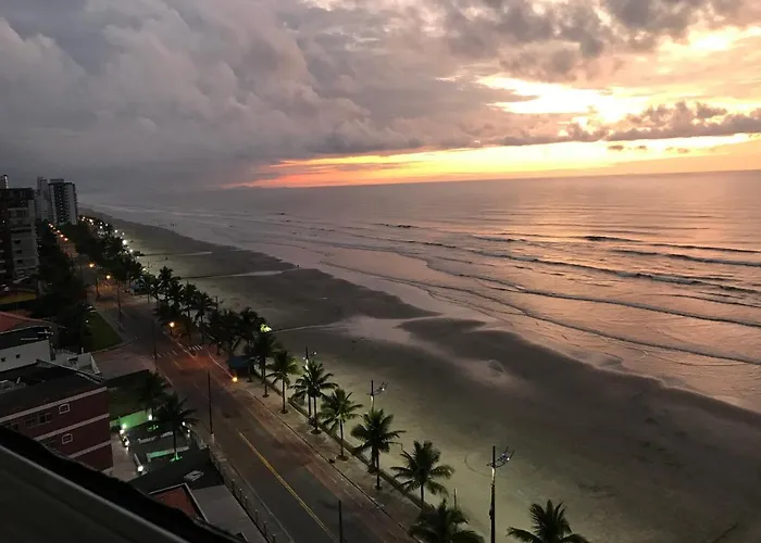 Mongagua Com Vista Para O Mar Pe Na Areia
