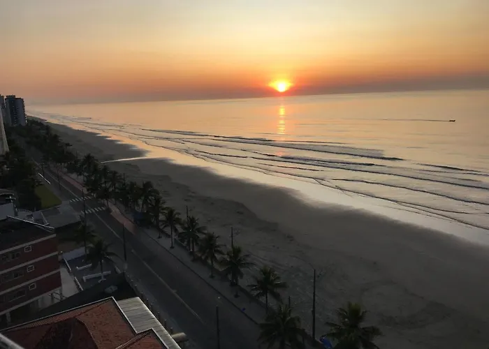 Mongagua Com Vista Para O Mar Pe Na Areia