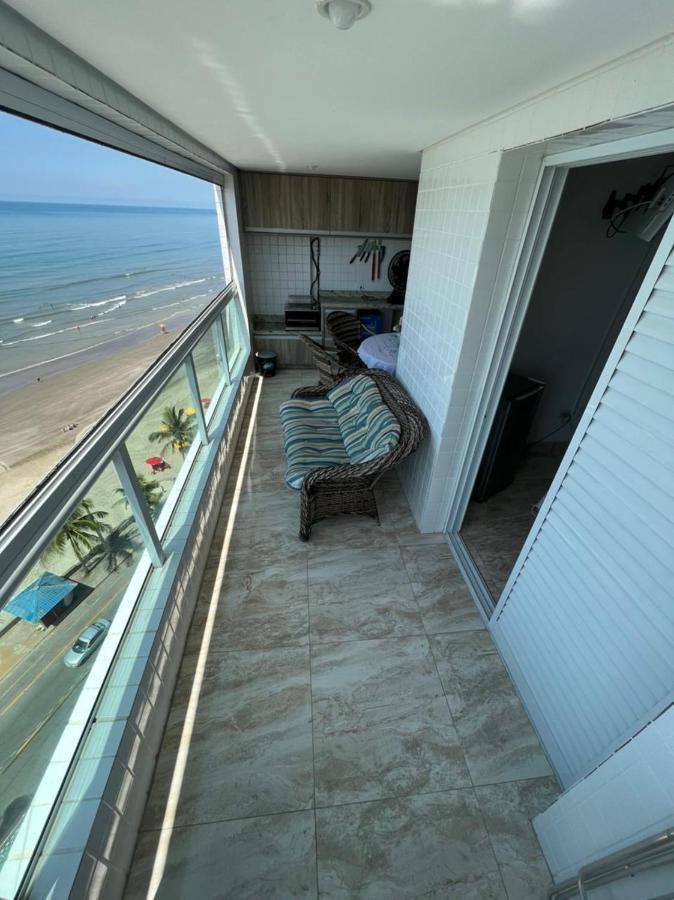 Com Vista O Mar Pe Na Areia