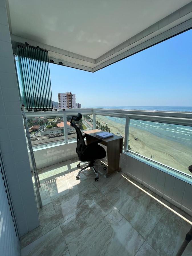 Com Vista O Mar Pe Na Areia Mongagua