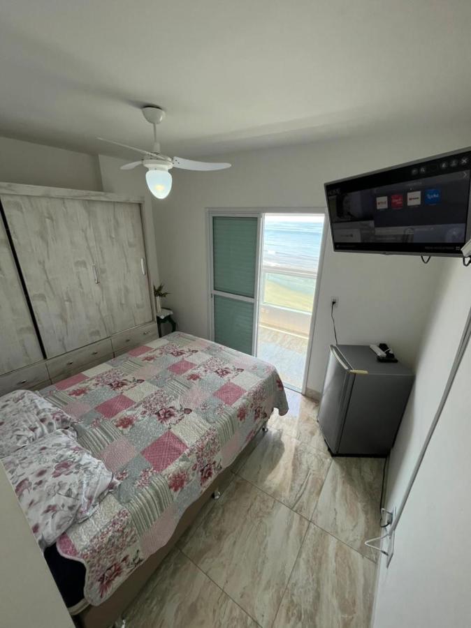 Com Vista O Mar Pe Na Areia *