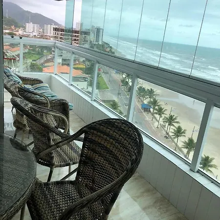 Mongagua Com Vista Para O Mar Pe Na Areia Exterior photo