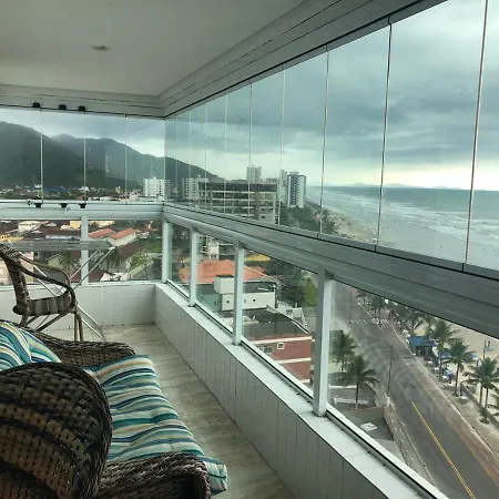 Mongagua Com Vista Para O Mar Pe Na Areia Exterior photo