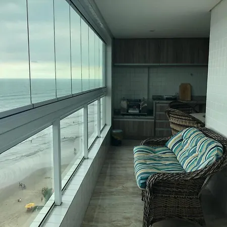 Mongagua Com Vista Para O Mar Pe Na Areia Exterior photo